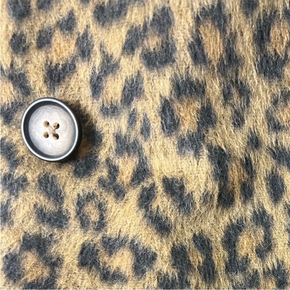 Cardigan Coat Wild Leopard Spots Faux Fur 2
Button Front Small NWT Old Navy - Picture 7 of 9